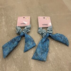 Scunci Set of 2 Blue Paisley Hair Ties.